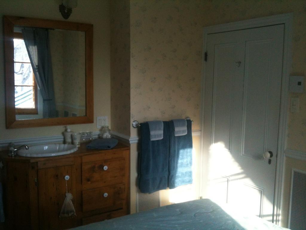 Auberge Du Maitre Forgeron Beaupre Room photo