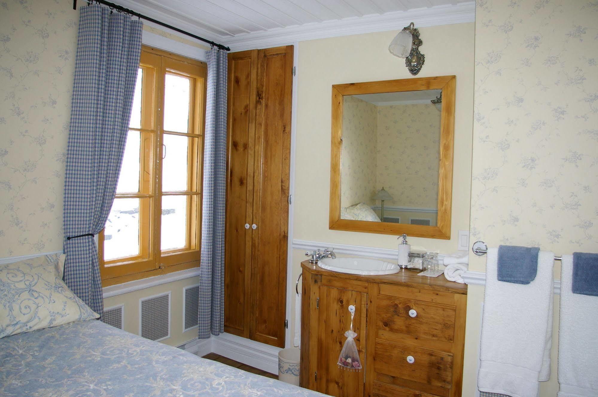 Auberge Du Maitre Forgeron Beaupre Exterior photo
