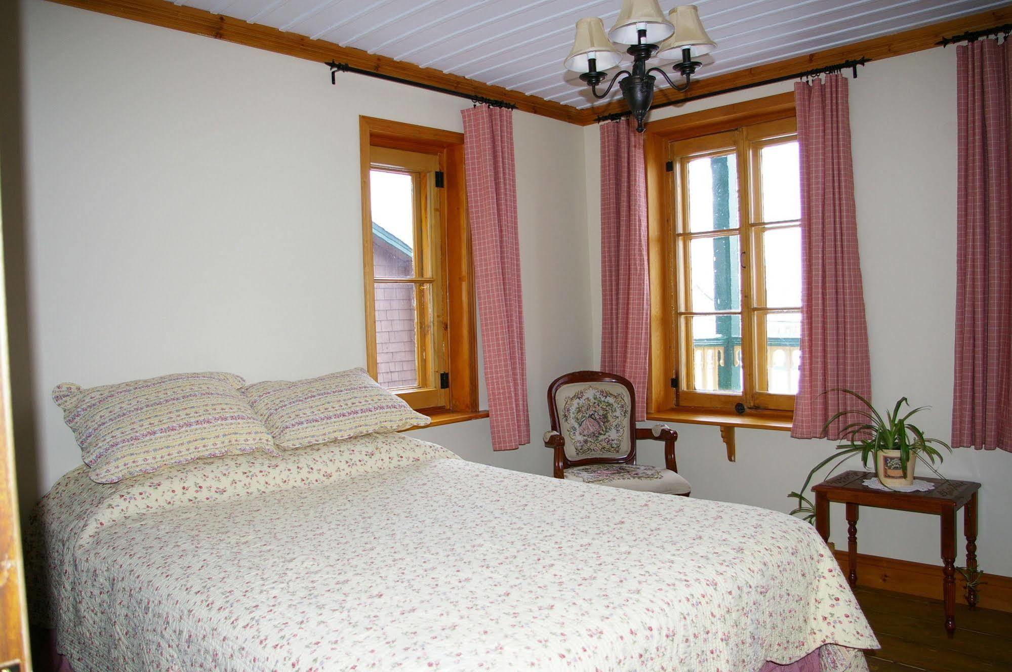 Auberge Du Maitre Forgeron Beaupre Exterior photo
